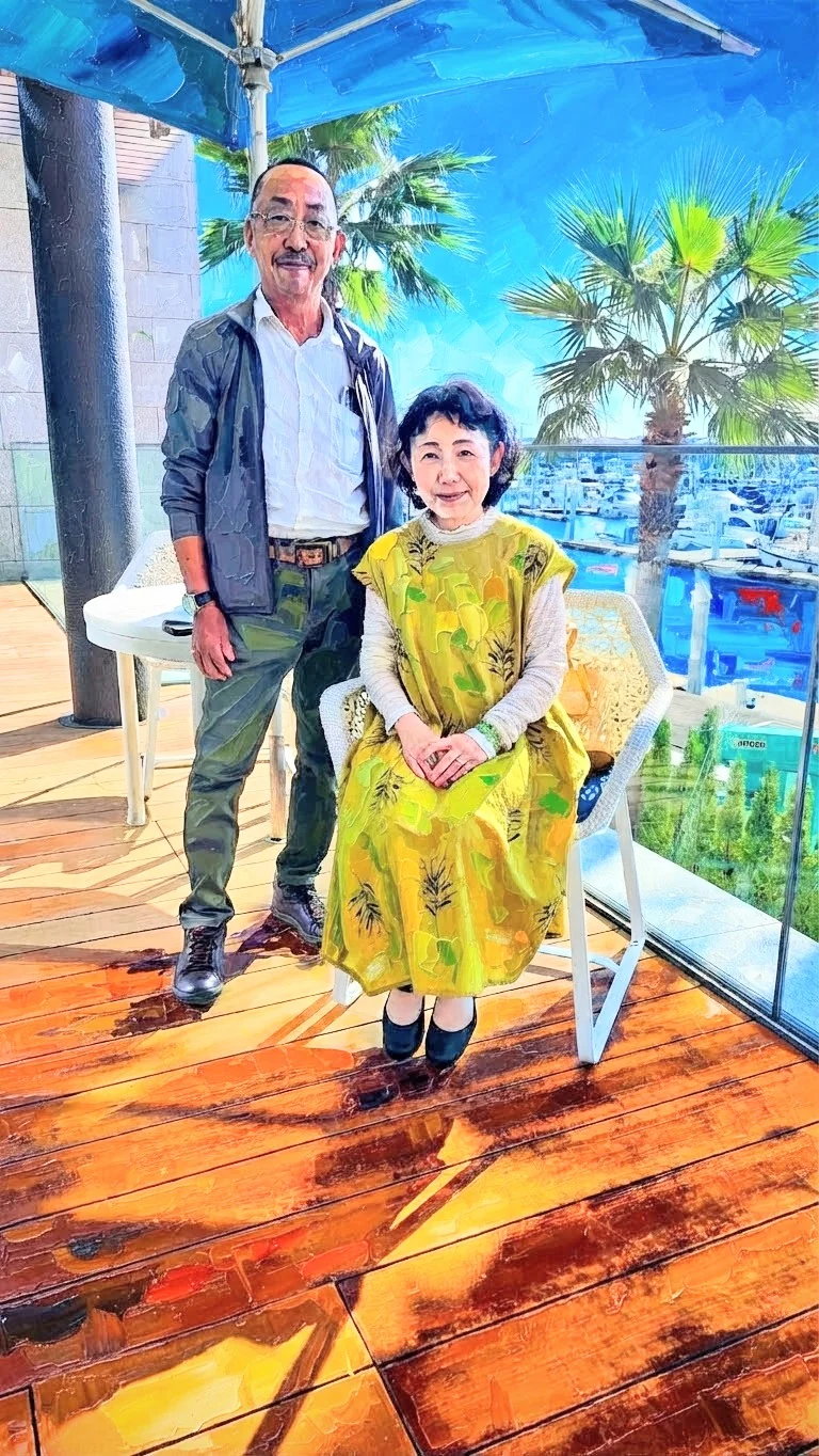 テラスで並ぶお二人の絵画風の写真
